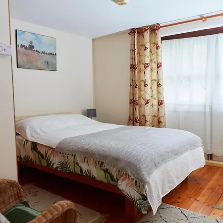 Sea View 1-bed With Private Garden *