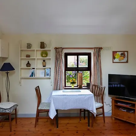 Sea View 1-bed With Private Garden Ferienhaus Skibbereen